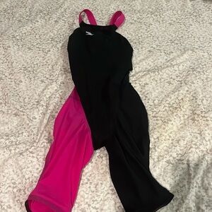 Size 28L Speedo kneeskin